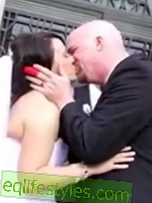 Смішна реакція дитини на весільний поцілунок