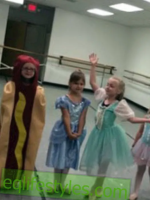 Alle er kledd som en prinsesse, men denne lille jenta kommer som en hot dog