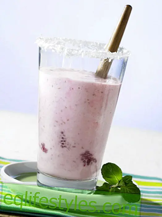 Raspberry milk drink with coconut