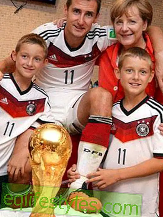 Miroslav Klose: Family photo with "Mutti" Angela Merkel