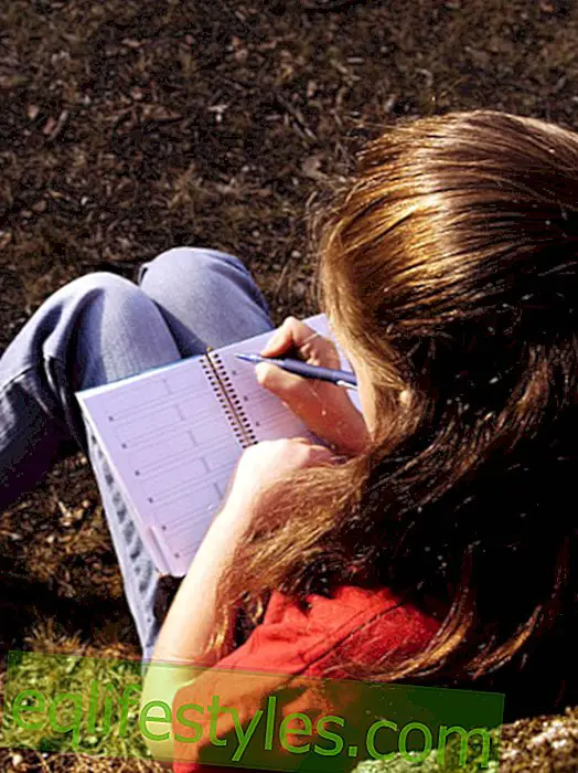 elämä - Tyttö kirjoittaa kirjeen tulevaisuuden itselleen ennen kuolemaansa