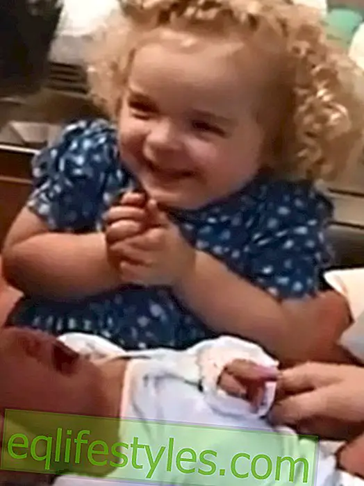 живот: Сърдечно: Момиче утешава новородената сестра!
