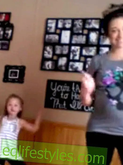 vie: Femme enceinte danse avec sa fille.