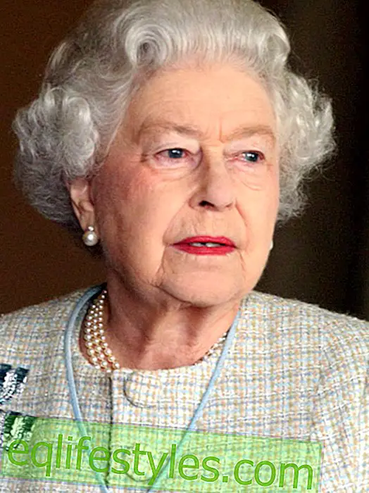 Queen Elizabeth: Virtual Tour of Buckingham Palace