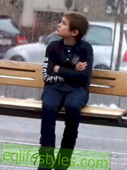 Touching video: Passersby help freezing little boy