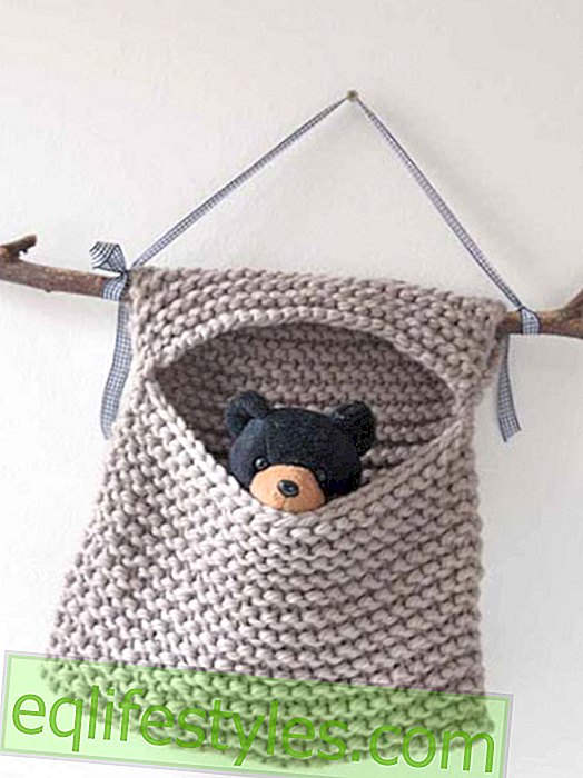 Knit hanging bag - with free instructions