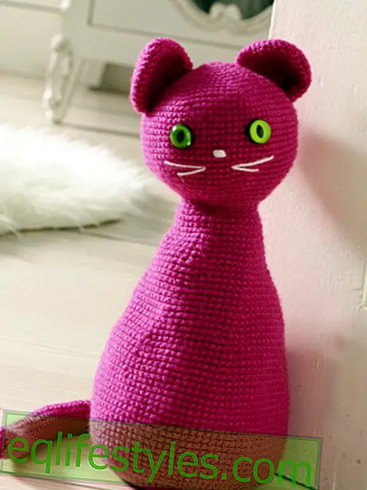 Crochet Pattern Tutorial for a cute crochet cat