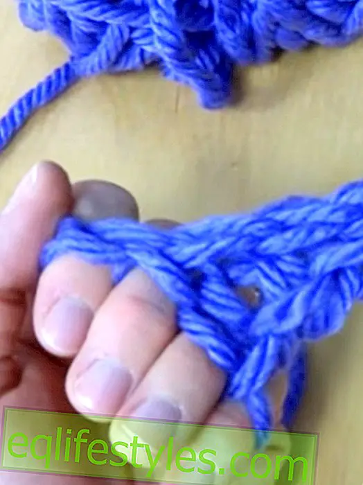Ingeniously simple: Knit with your fingers
