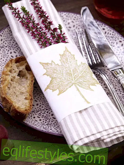 Autumn table decoration: napkin idea with heather