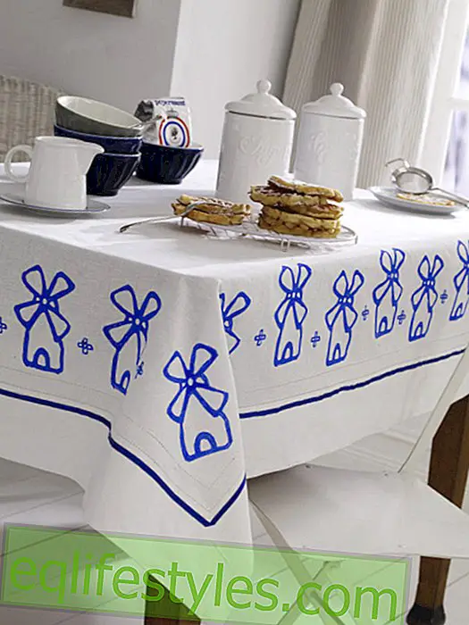 Tablecloth with printed windmills