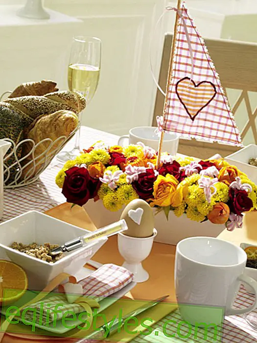 live: Valentine's Day: breakfast table with sailing ship