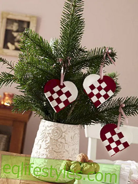 Christmas tree tag: Make felt hearts yourself