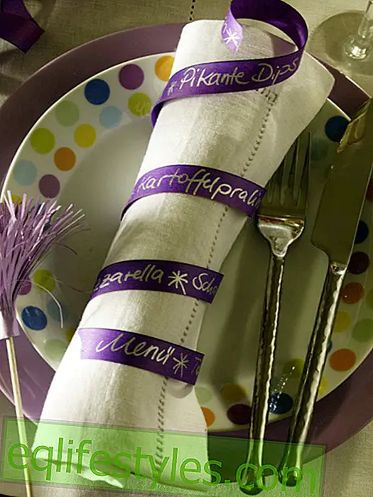New Year's Eve party: single place setting with streamers