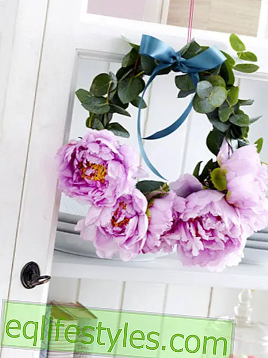 live - DIY tip: Beautiful door wreath of peonies