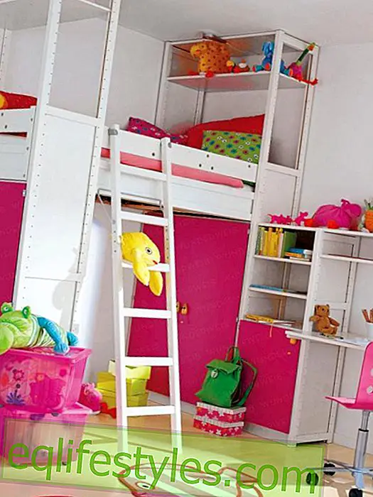 गुलाबी और सफेद रंग में बच्चों का कमरा