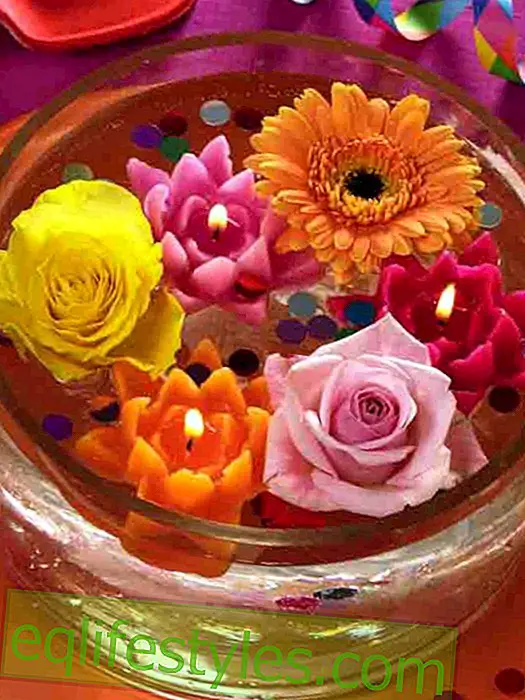 Carnaval: vase avec des bougies flottantes et des fleurs