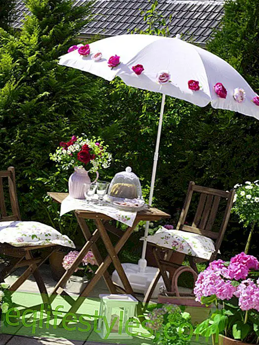 Parasol with roses