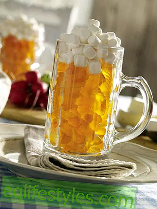Oktoberfest: beer mug with fruit gum filling