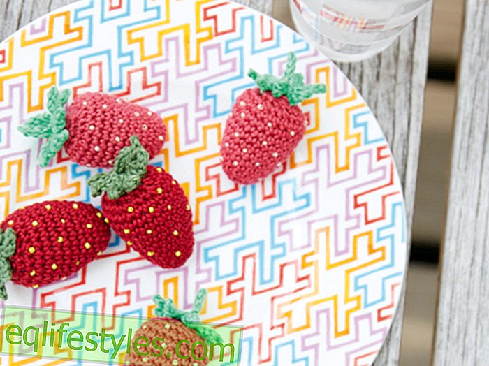InstructionsTwitterknitting: These strawberry accessories are perfect for spring